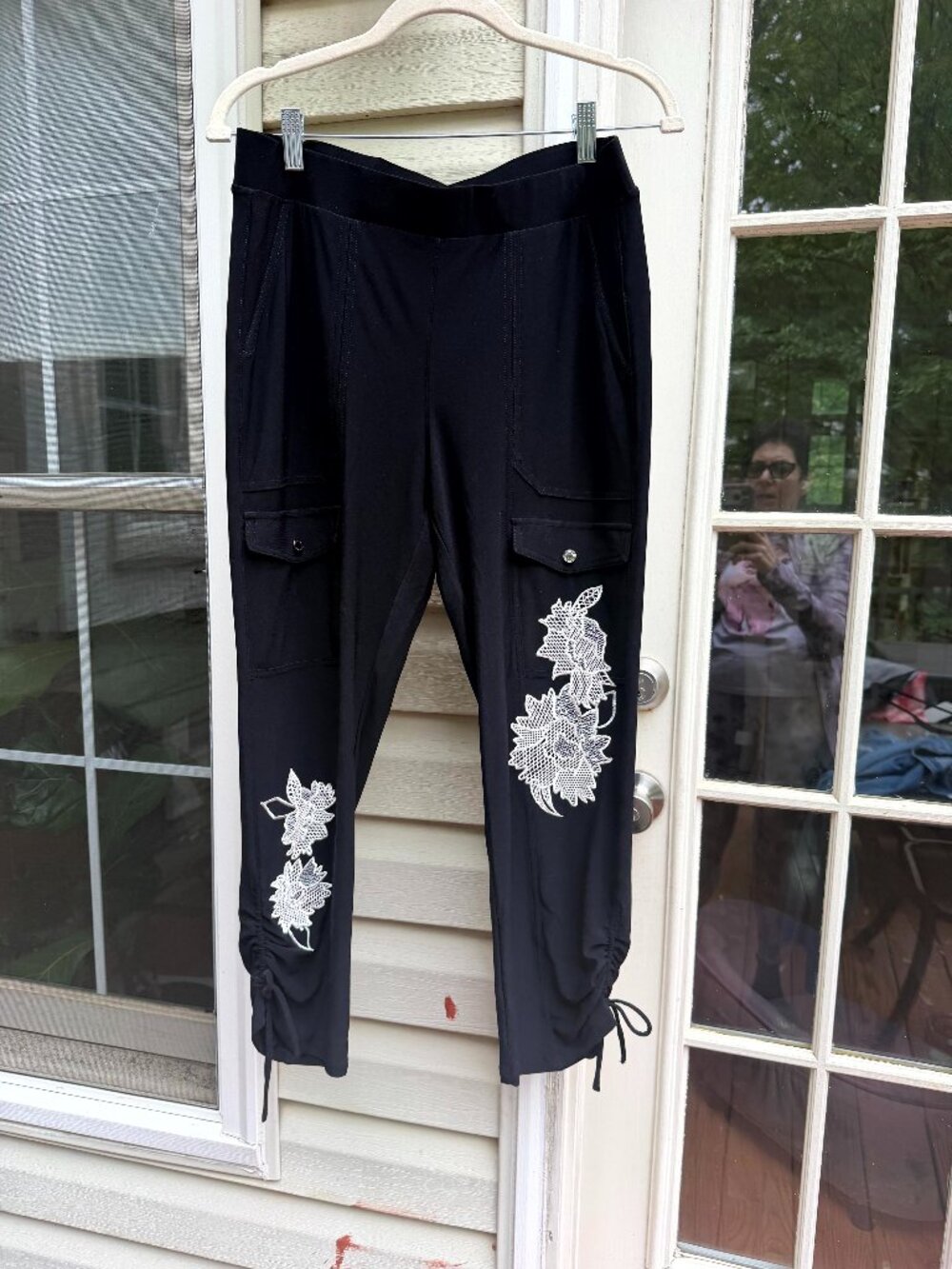 NWT White House Black Market (WHBM) Floral Embroidered Stretch Crop Pants Size S